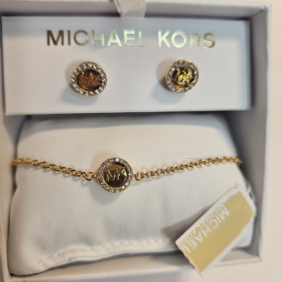 Michael Kors Earring and Bracelet gift set - Picture 2 of 9
